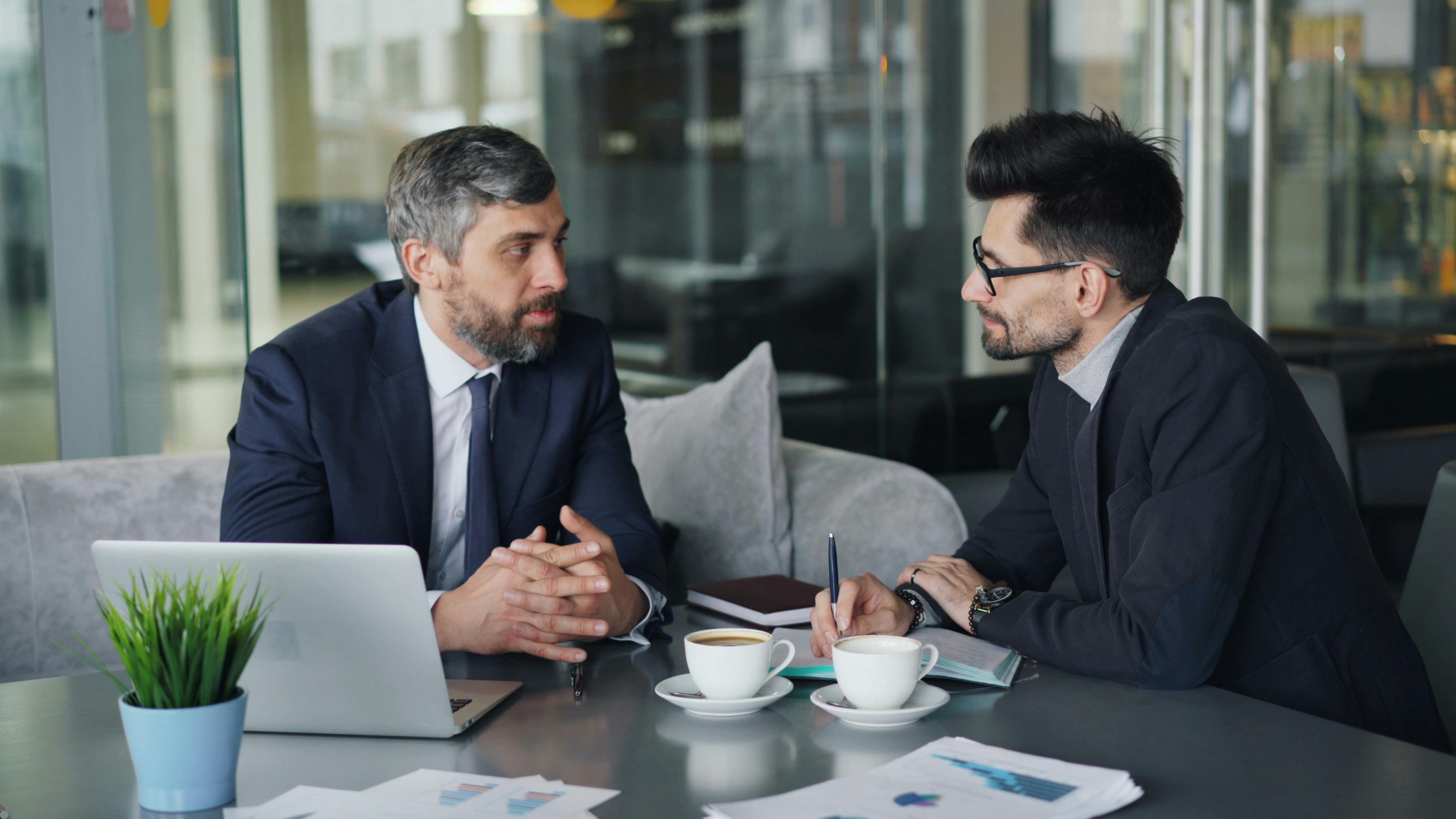 B2B Sales: 2025 Trends & Hiring Challenges